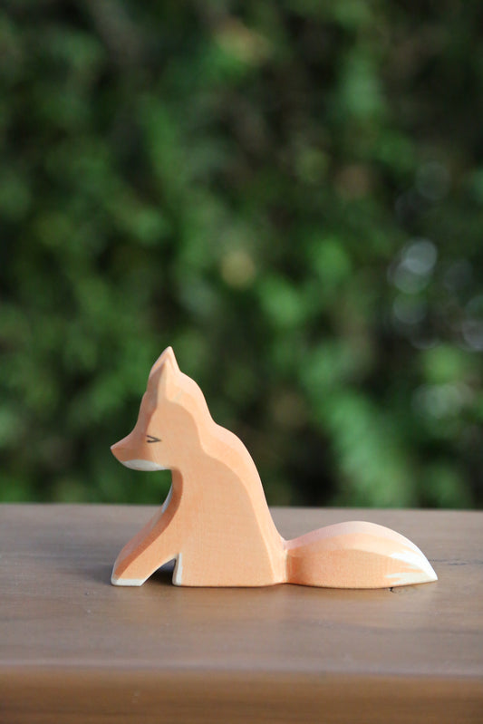 Fox - sitting