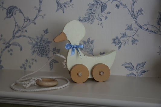 Pull-Along Goose
